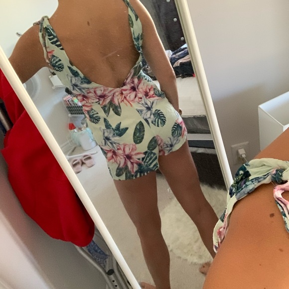 Forever 21 romper - Picture 3 of 6